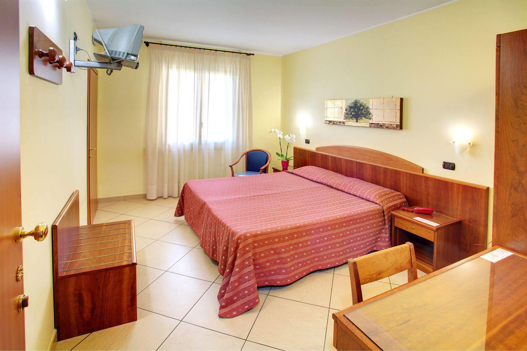 Lo Scacciapensieri Hotel & Restaurant Monteroni di Lecce Eksteriør bilde