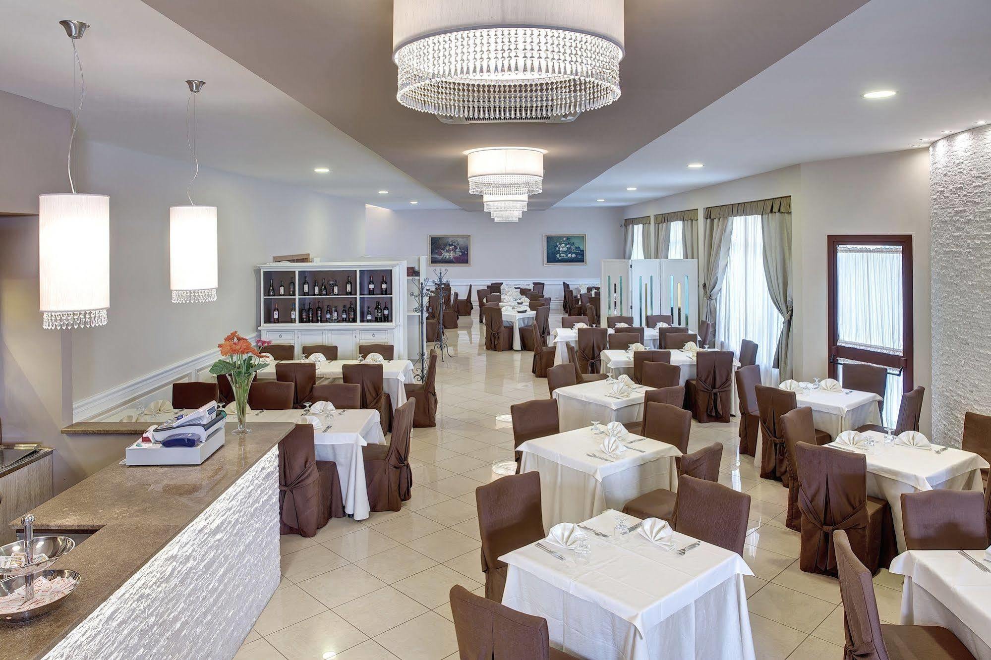 Lo Scacciapensieri Hotel & Restaurant Monteroni di Lecce Eksteriør bilde
