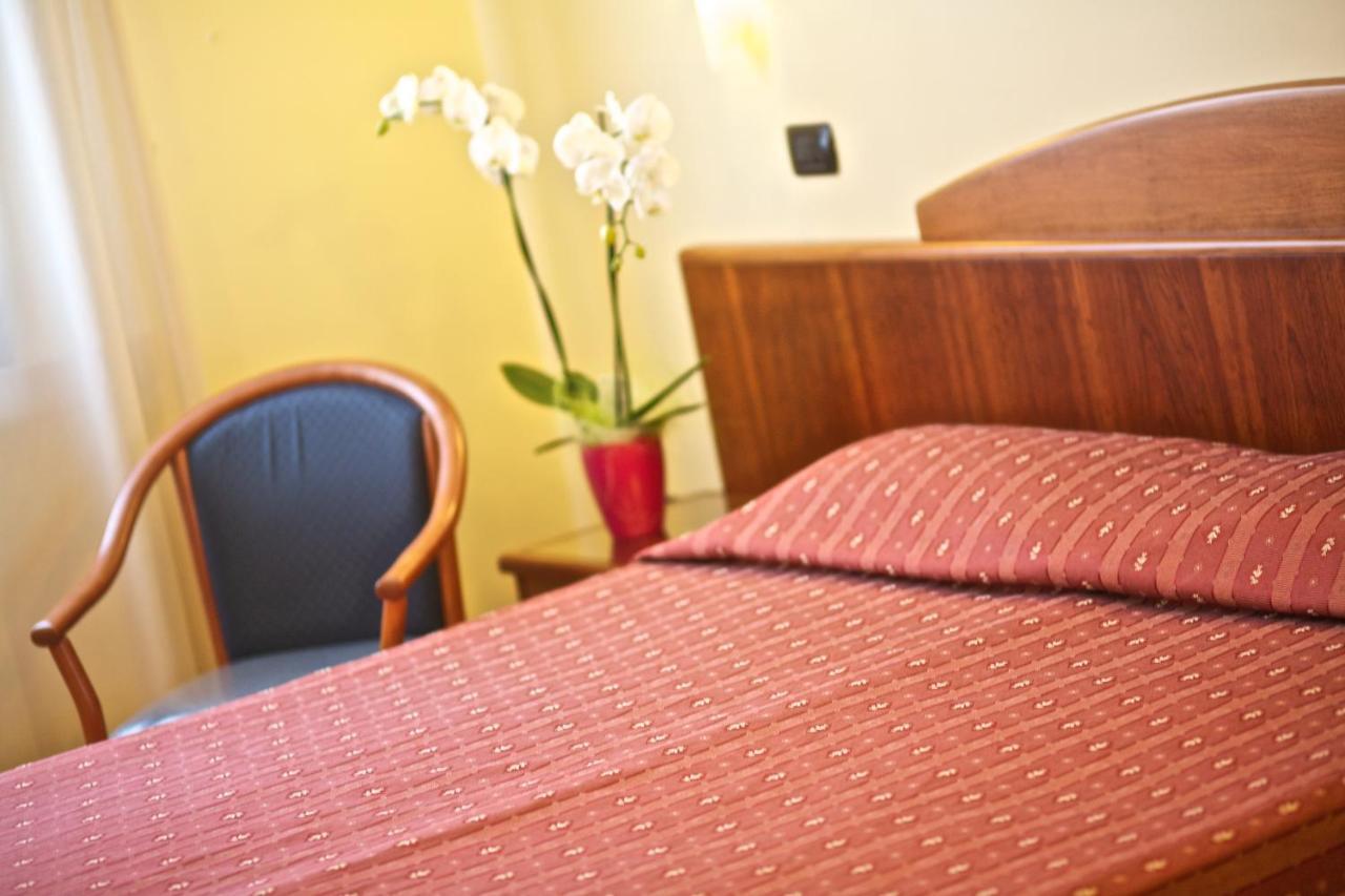 Lo Scacciapensieri Hotel & Restaurant Monteroni di Lecce Eksteriør bilde